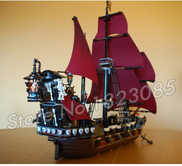 1151pcs Battle Ship Pirates of the Caribbean Queen Anne s Revenge 16009 Model Building Blocks Boys Bricks Compatible With lego Supply